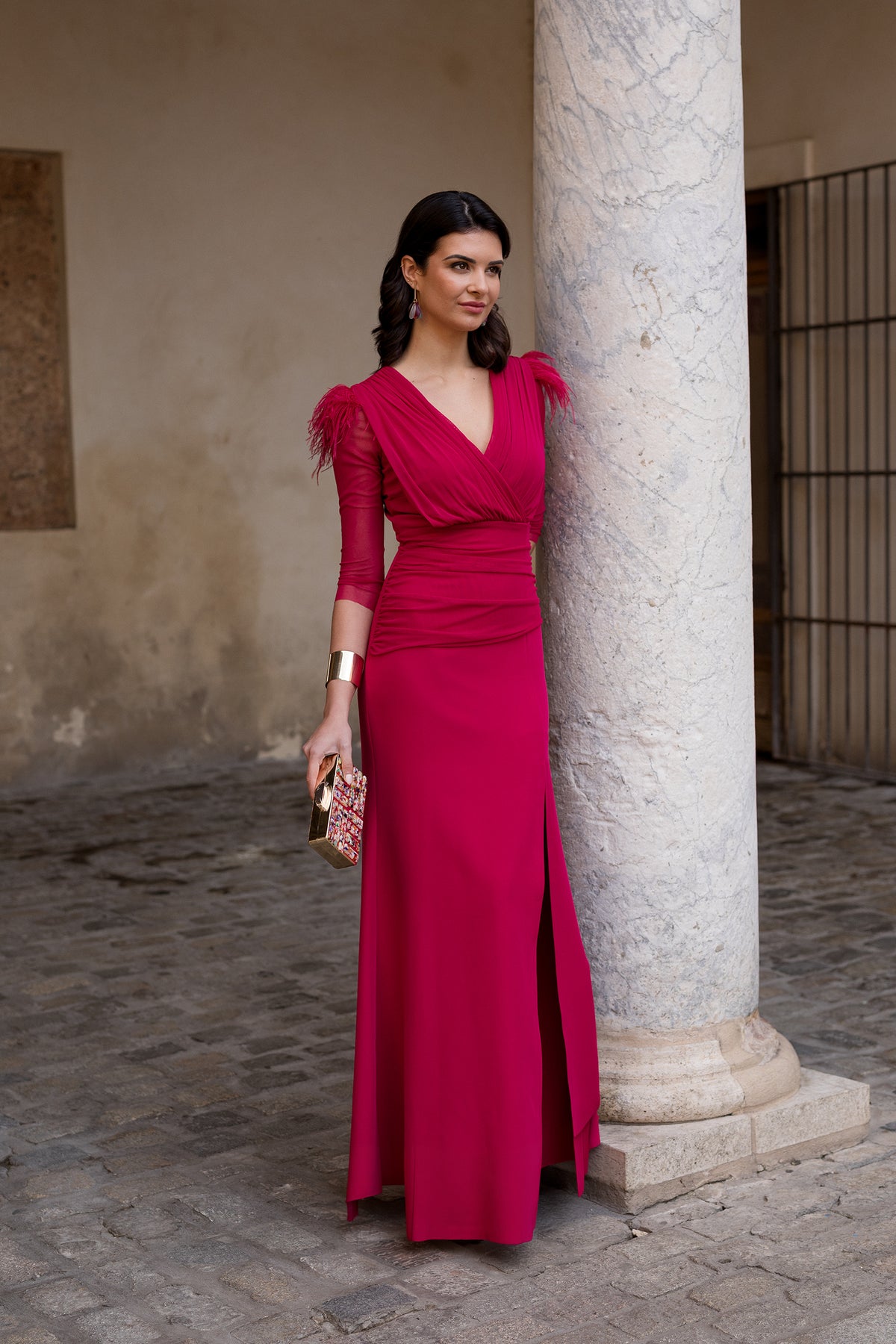 Vestido largo drapeado con escote cruzado cereza