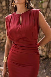 Vestido midi com decote halter