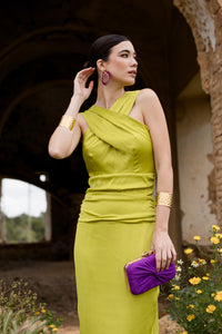 Vestido midi com decote halter