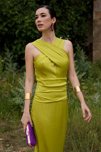 Vestido midi com decote halter
