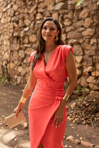 Vestido midi tulipán hombrera coral