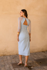 Vestido midi drapeado con mangas de tul celeste