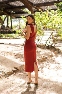 Vestido midi com decote halter