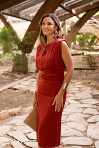 Vestido midi com decote halter