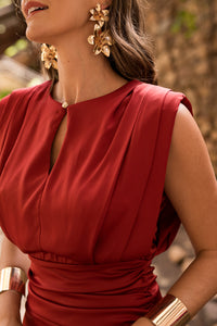 Vestido midi com decote halter