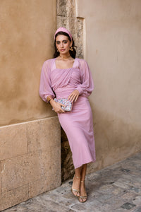 Vestido midi + mangas de tul rosa nude