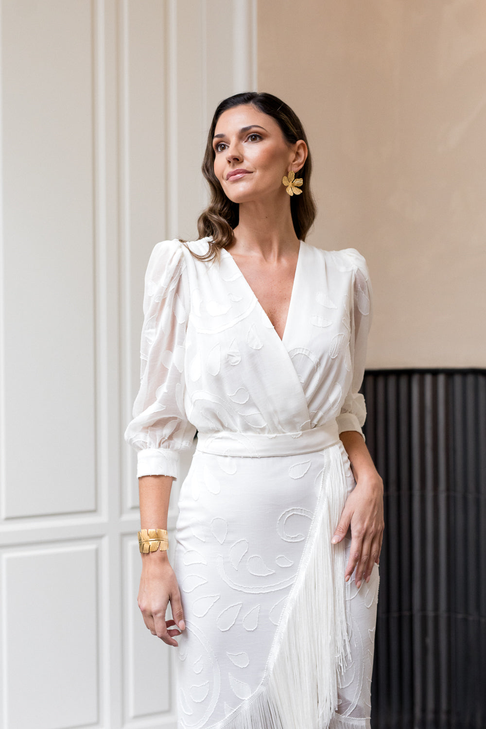 Vestido blanco brocado con flecos