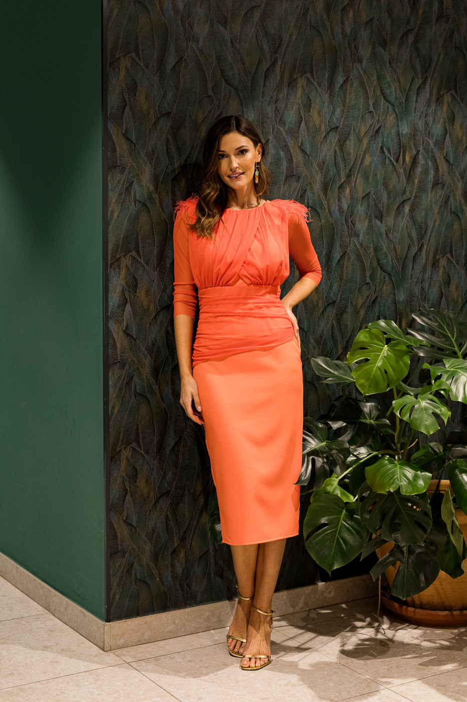 Vestido midi drapeado coral - ÚLTIMAS UNIDADES