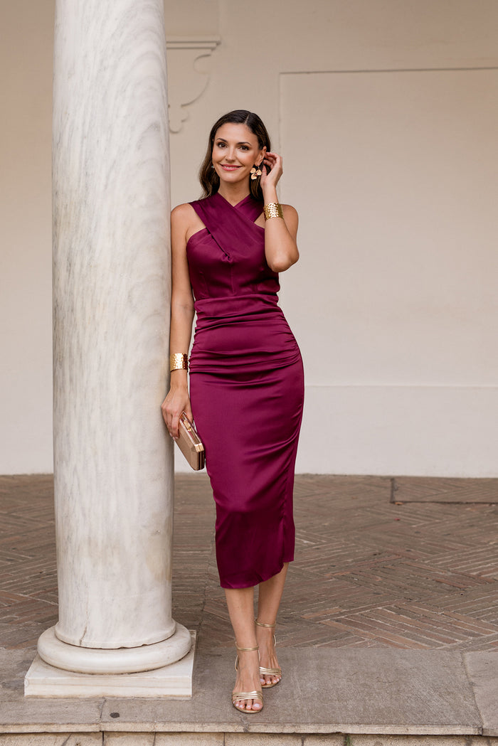 Vestido midi com decote halter