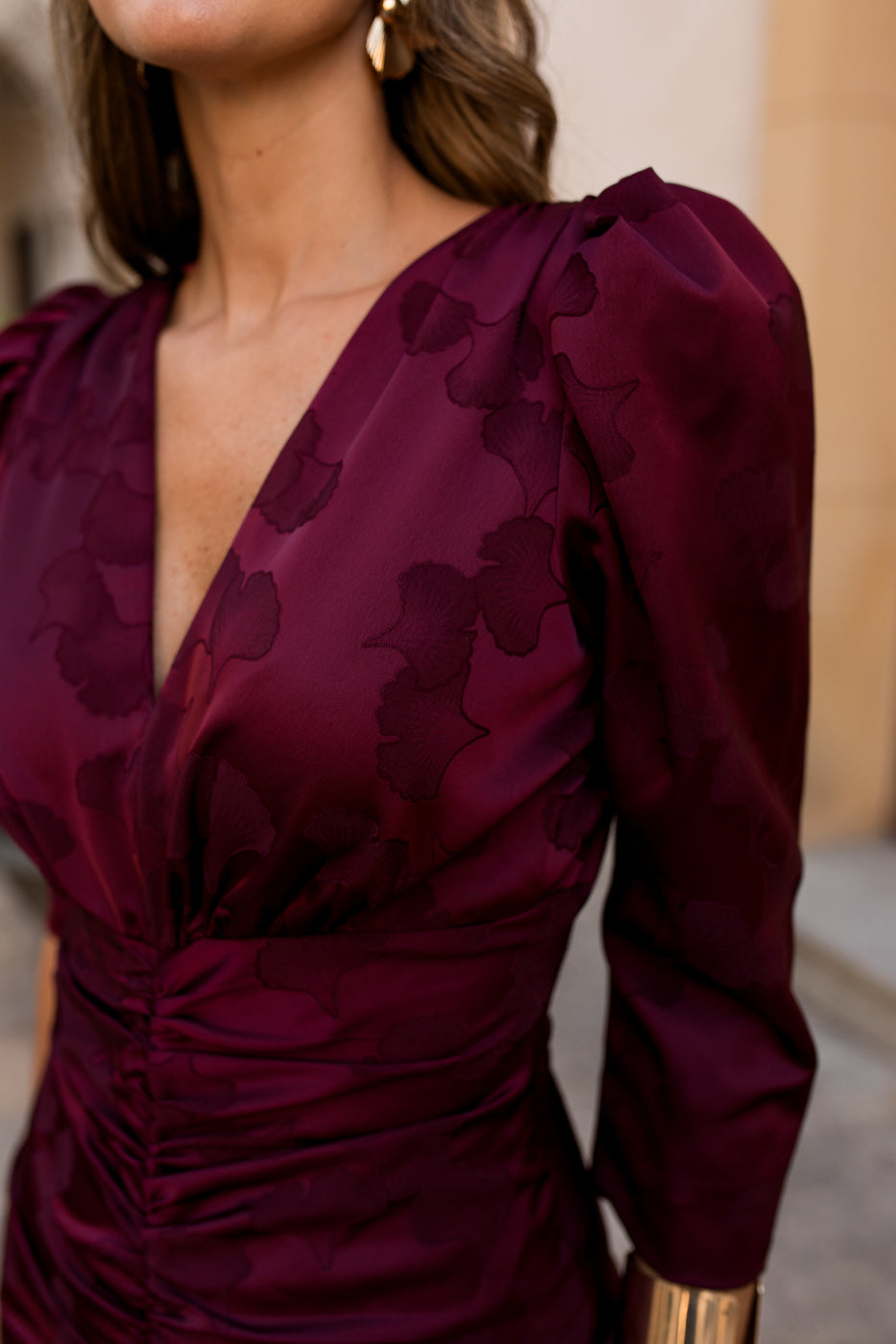 Vestido midi com decote halter