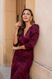 Vestido midi com decote halter