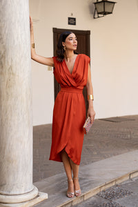 Vestido midi com decote halter