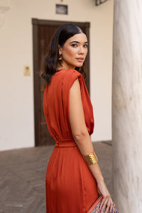 Vestido midi com decote halter