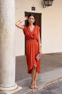 Vestido midi com decote halter