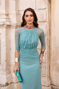 Vestido midi drapeado con mangas de tul escote redondo