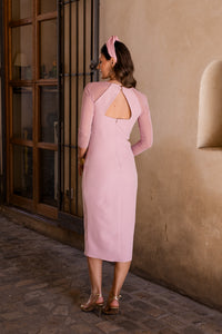 Vestido midi drapeado con mangas de tul rosa