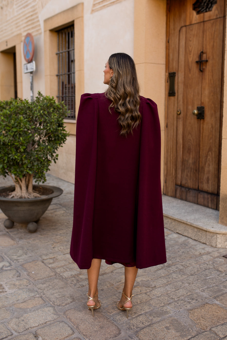 Vestido midi com decote halter