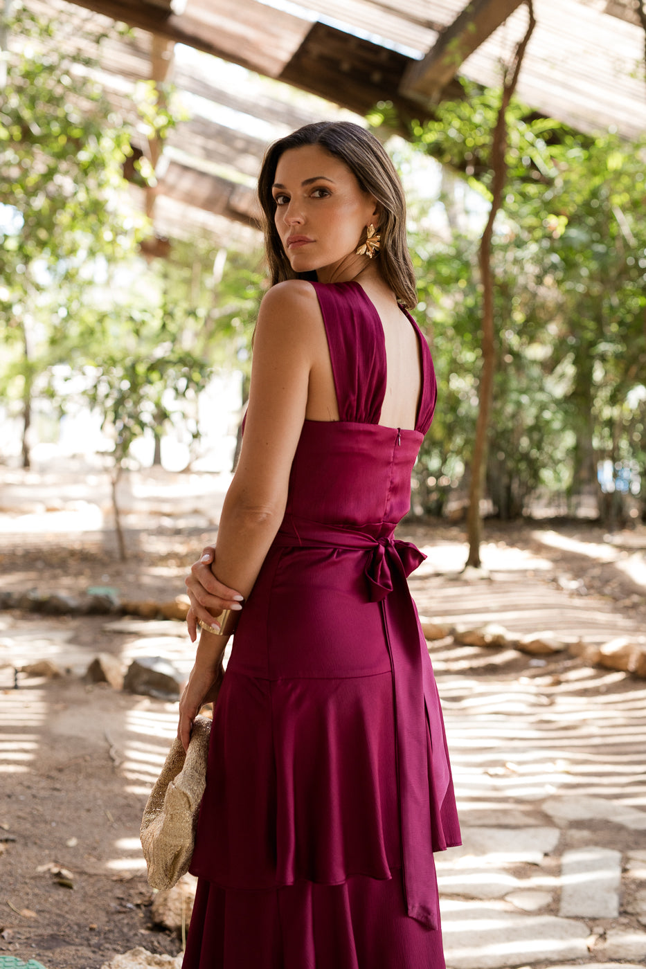 Vestido midi com decote halter