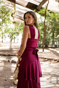 Vestido midi com decote halter