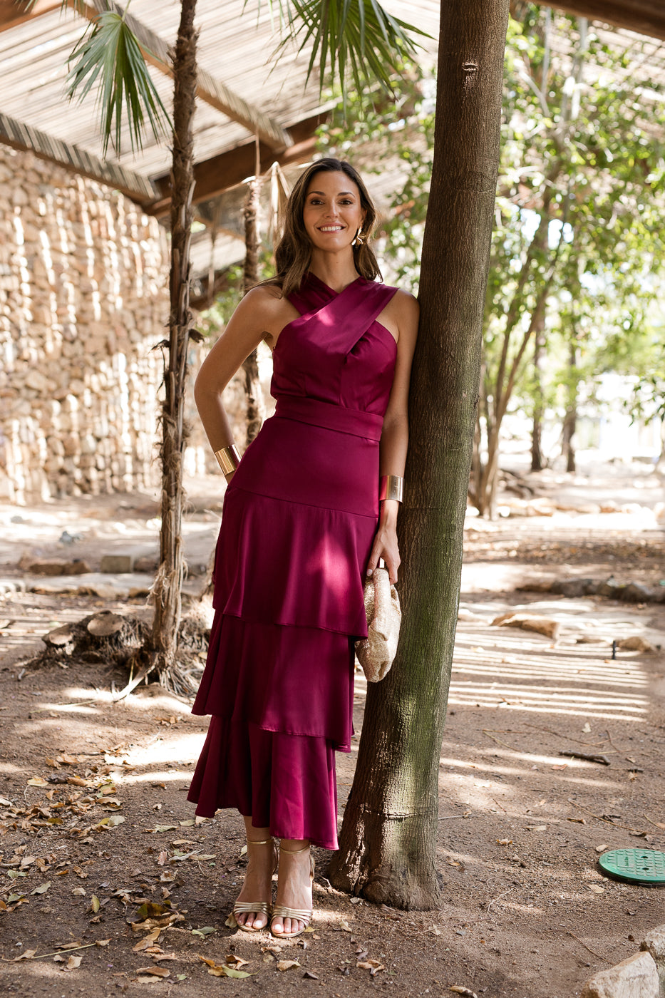 Vestido midi com decote halter