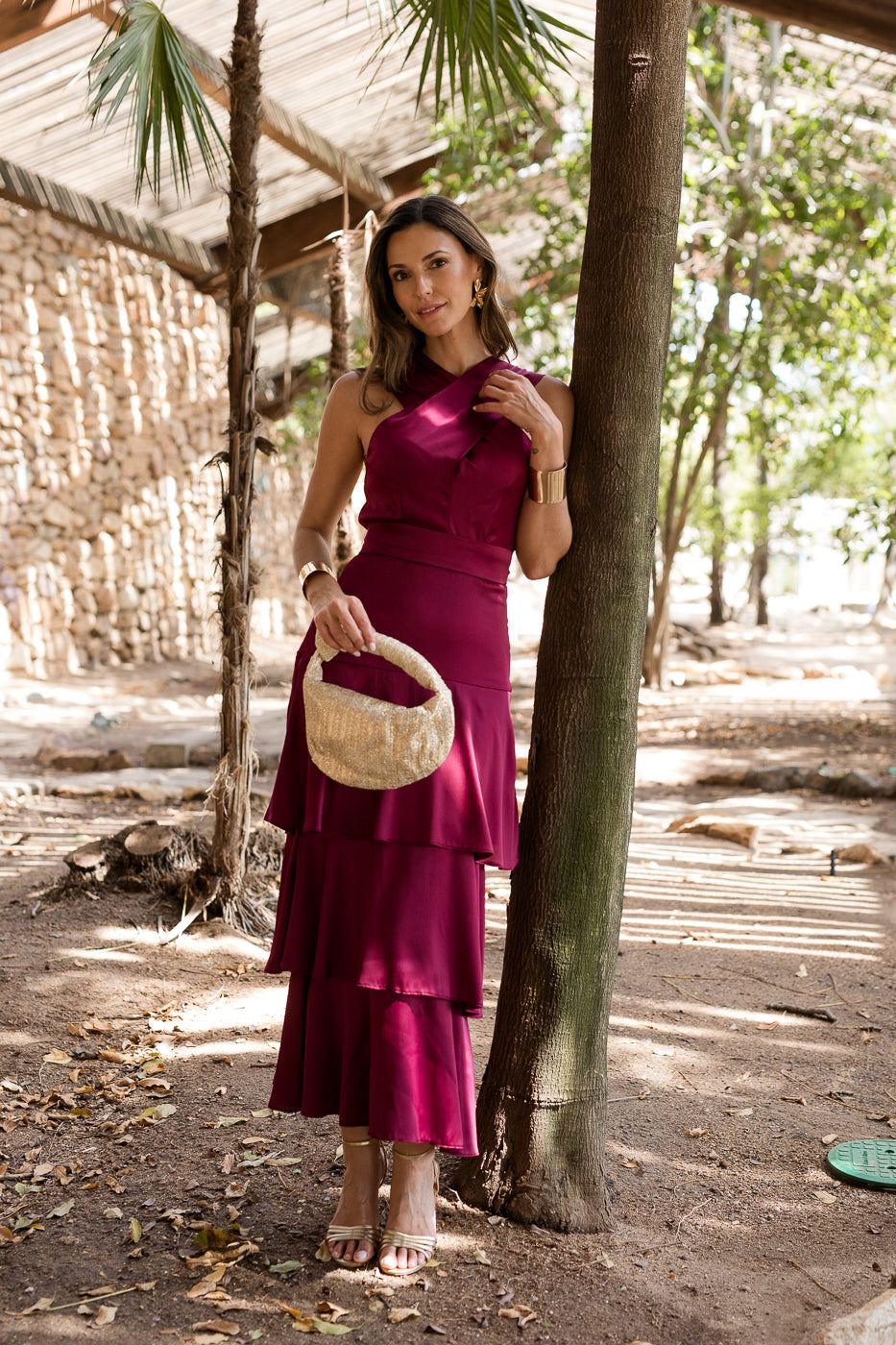 Vestido midi com decote halter