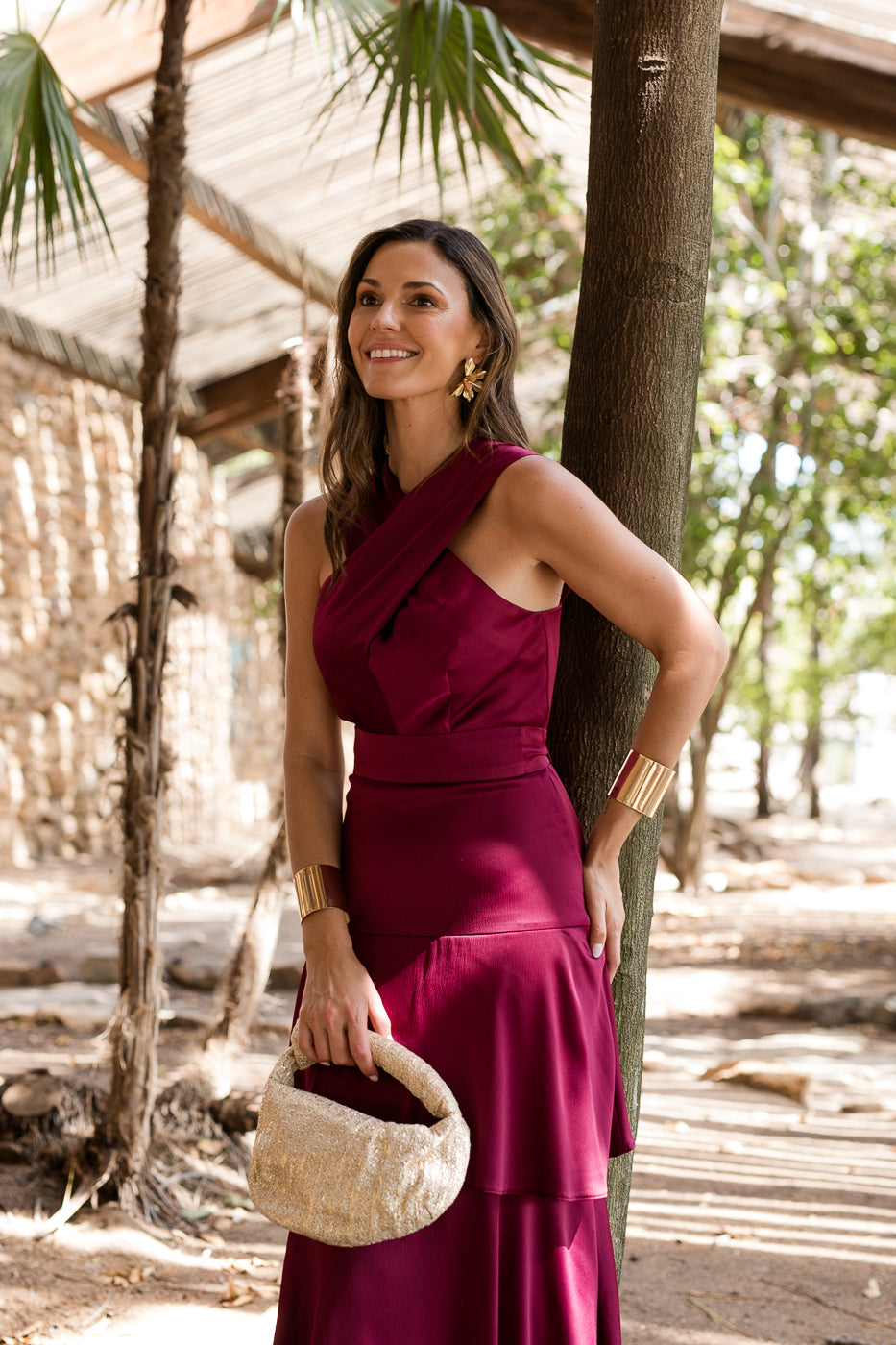 Vestido midi com decote halter