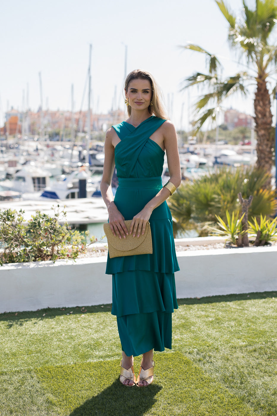 Vestido midi com decote halter